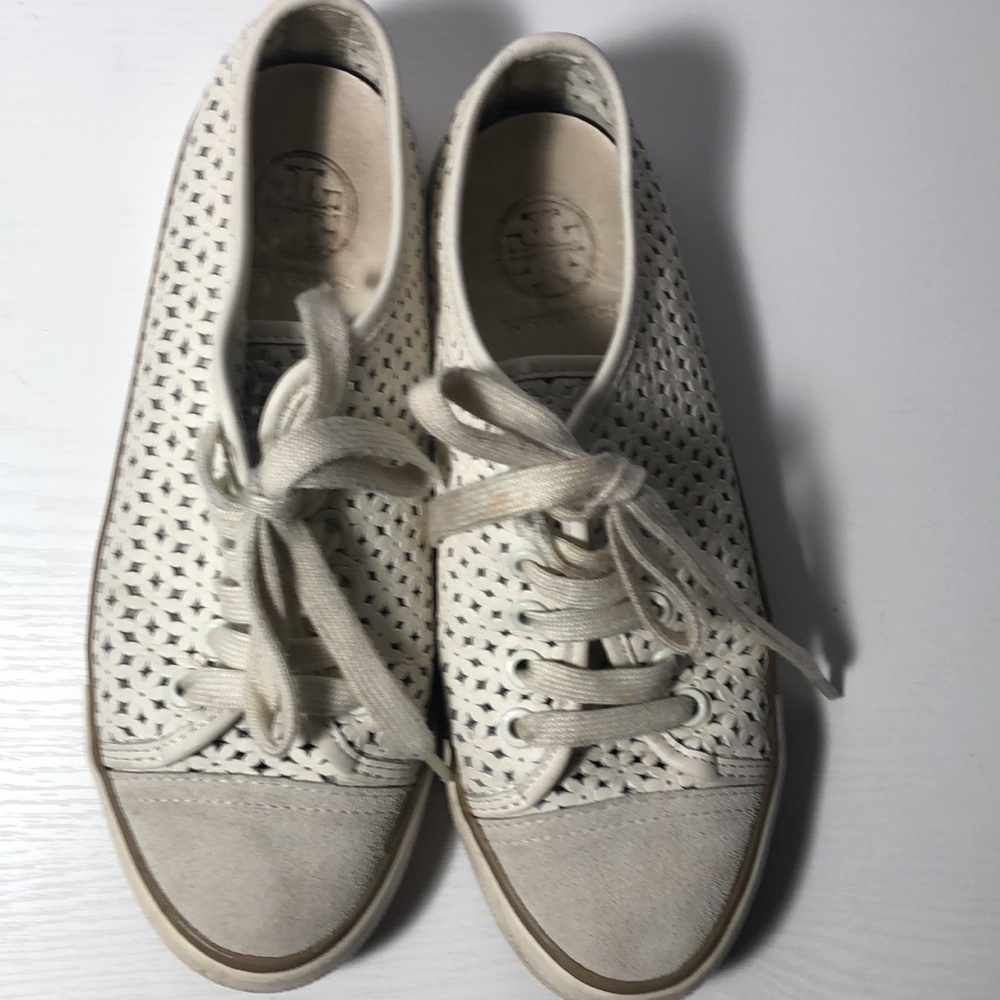 Tory Burch White Tan laser cut leather daisy sneakers women’s size 6.5 - Picture 2 of 13